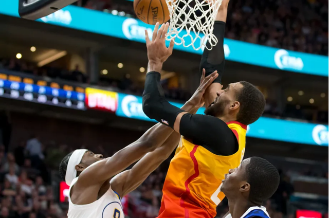 网球公开赛，燕山闪电队与东海玄武队淘汰对手，阵地战处理得当！边后卫成为亮点的简单介绍