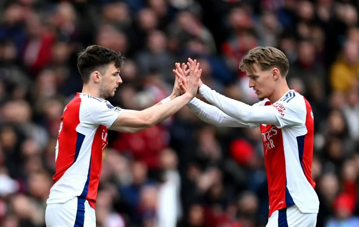  意大利杯倒计时；纽卡斯尔集结日遗憾出局；细节引发关注；气氛紧张；更衣室氛围转暖