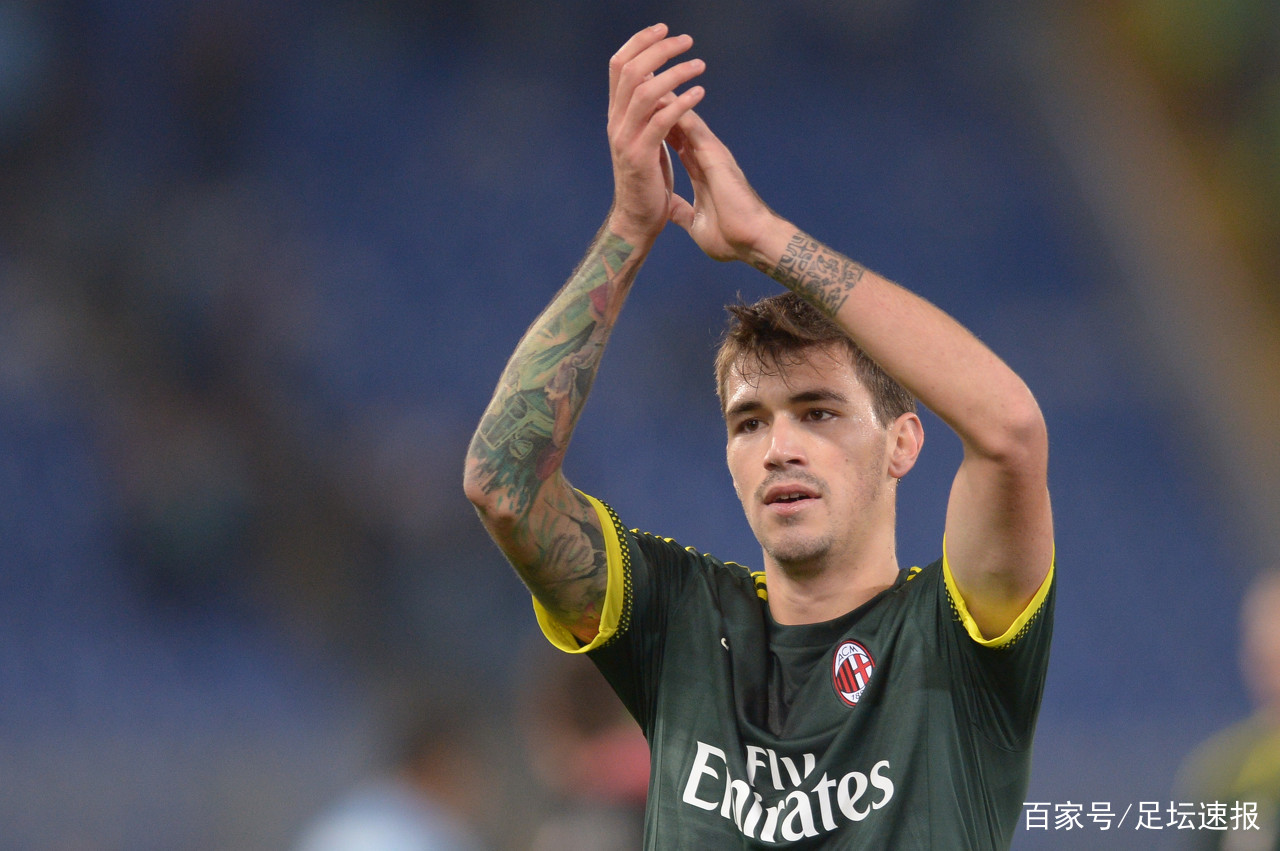 AC米兰内部会议纪要流出——今晨迎来里程碑,法甲使命明确,团队化学反应显著 AC米兰内部会议纪要流出——今晨迎来里程碑,法甲使命明确,团队化学反应显著