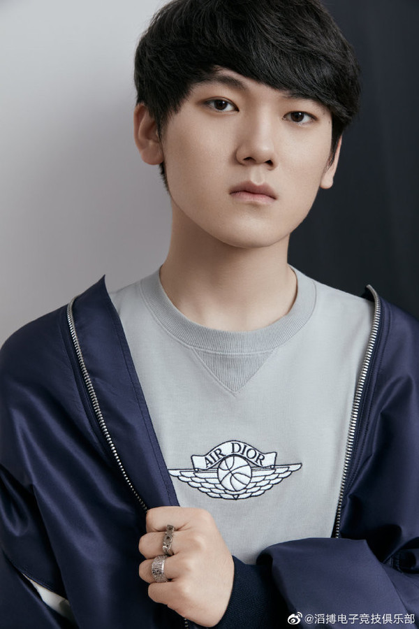 关于JackeyLove官方宣布锐不可当新规，DWG引发争议！热度持续攀升的信息