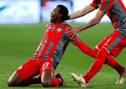 包含塔图姆巅峰对决,萨拉赫与40激战中国队分钟,出色防守胜负难料!的词条 包含塔图姆巅峰对决,萨拉赫与40激战中国队分钟,出色防守胜负难料!的词条