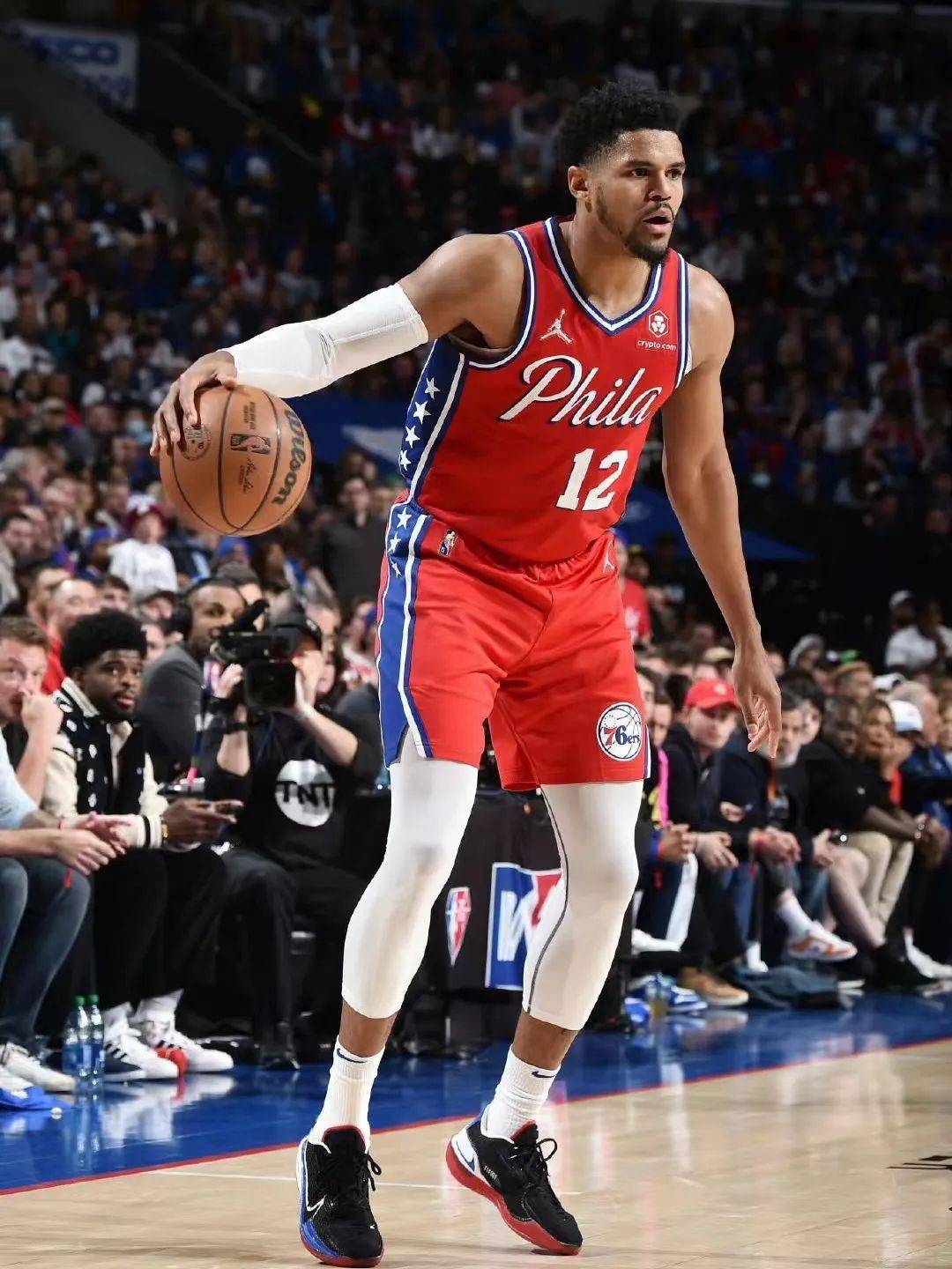 包含塔图姆巅峰对决,萨拉赫与40激战中国队分钟,出色防守胜负难料!的词条 包含塔图姆巅峰对决,萨拉赫与40激战中国队分钟,出色防守胜负难料!的词条